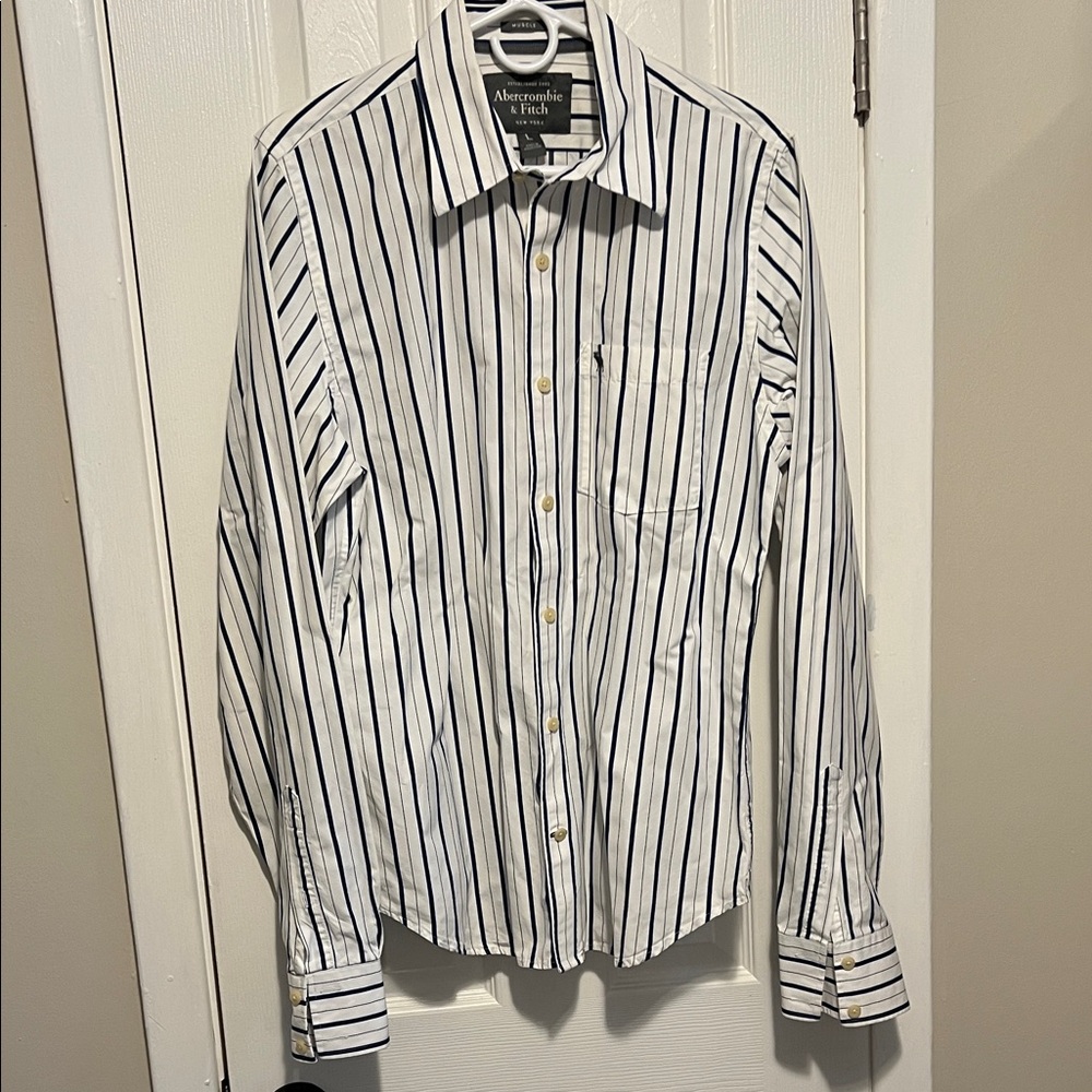 Abercrombie & Fitch Men's White and Black Striped Shirt